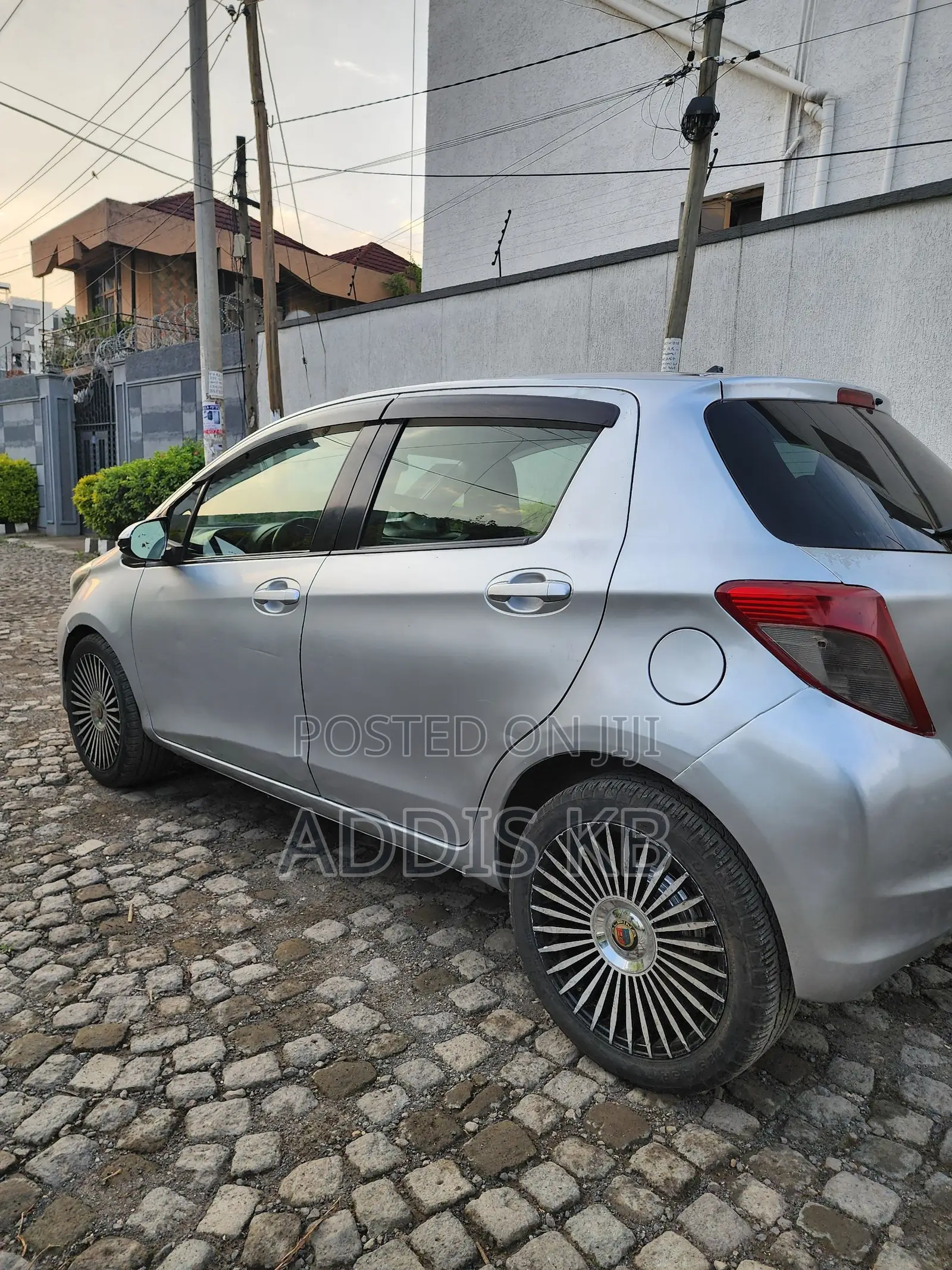 Toyota Yaris L Hatchback 5dr 2014 Silver