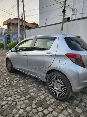 Toyota Yaris L Hatchback 5dr 2014 Silver
