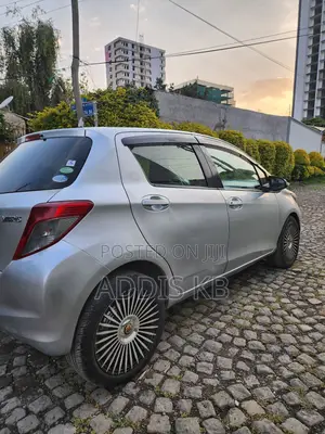Toyota Yaris L Hatchback 5dr 2014 Silver