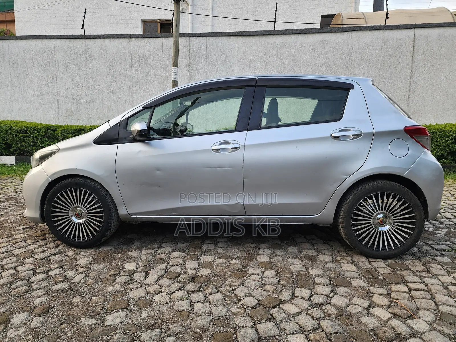 Toyota Yaris L Hatchback 5dr 2014 Silver