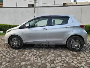 Toyota Yaris L Hatchback 5dr 2014 Silver