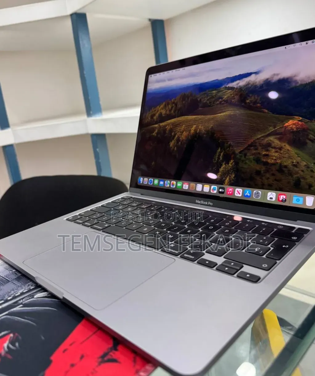 New Laptop Apple MacBook Pro 2020 M1 16GB Apple M1 Pro SSD 512GB