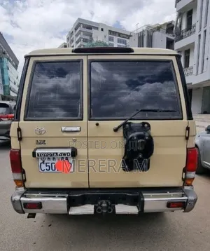 Toyota Land Cruiser 2013
