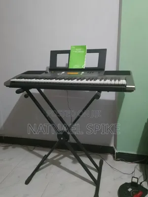 Yamaha PSR E353