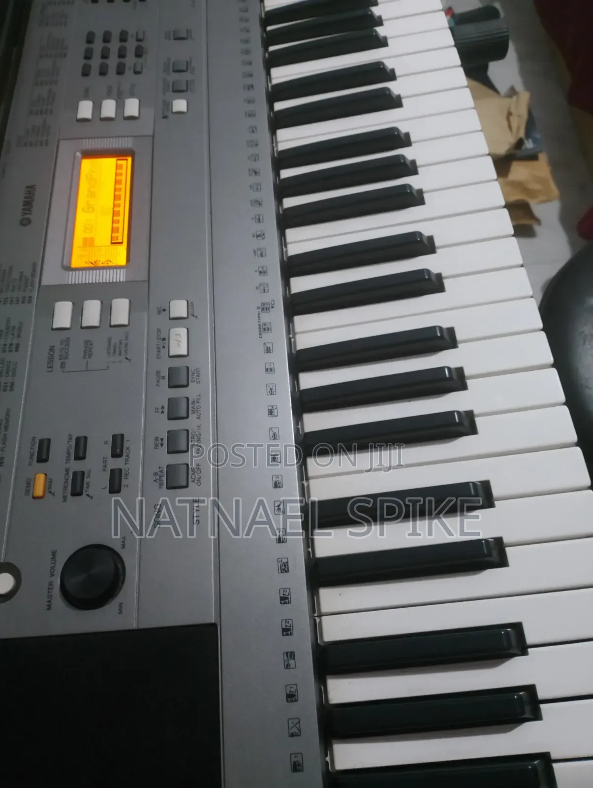 Yamaha PSR E353