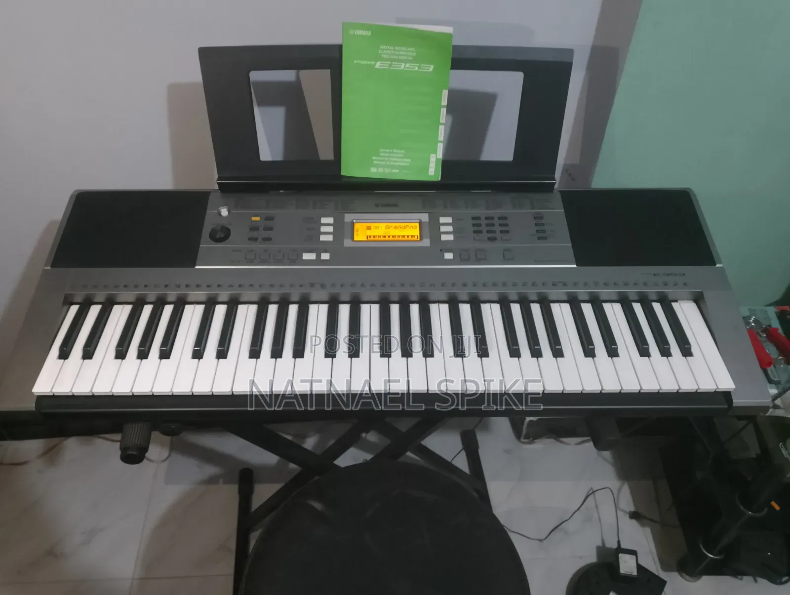 Yamaha PSR E353