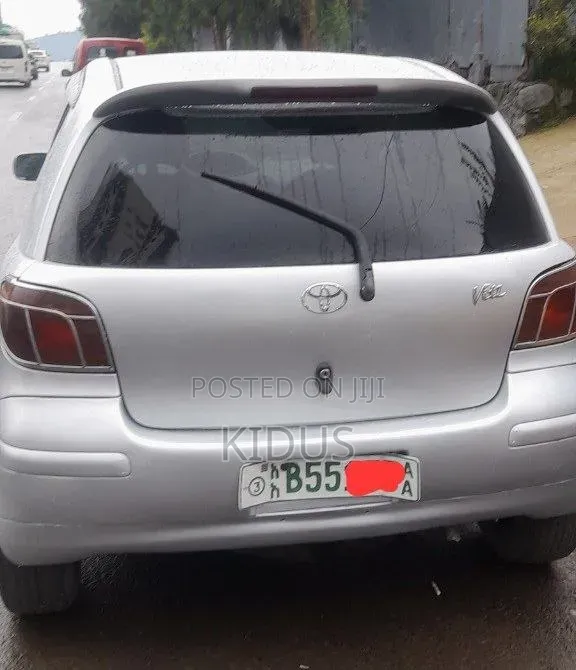 Toyota Vitz 2002 Silver