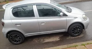 Toyota Vitz 2002 Silver