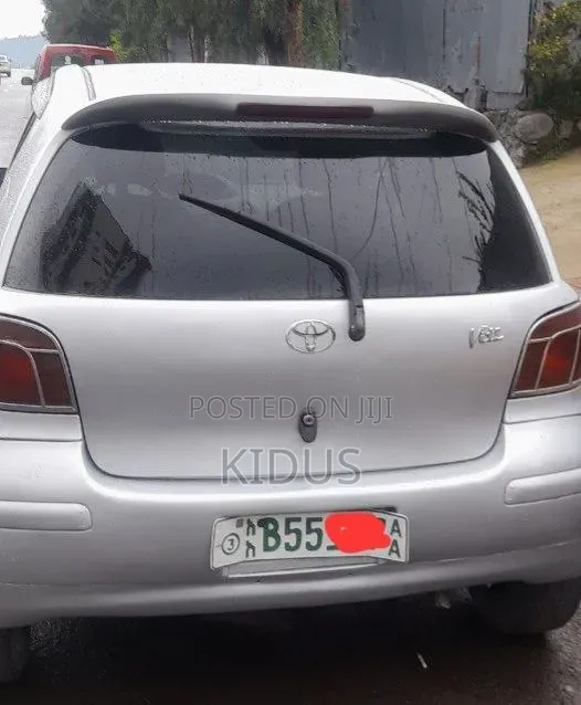 Toyota Vitz 2002 Silver