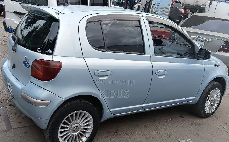 Toyota Vitz 2004 Blue
