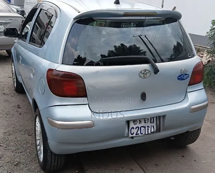 Toyota Vitz 2004 Blue
