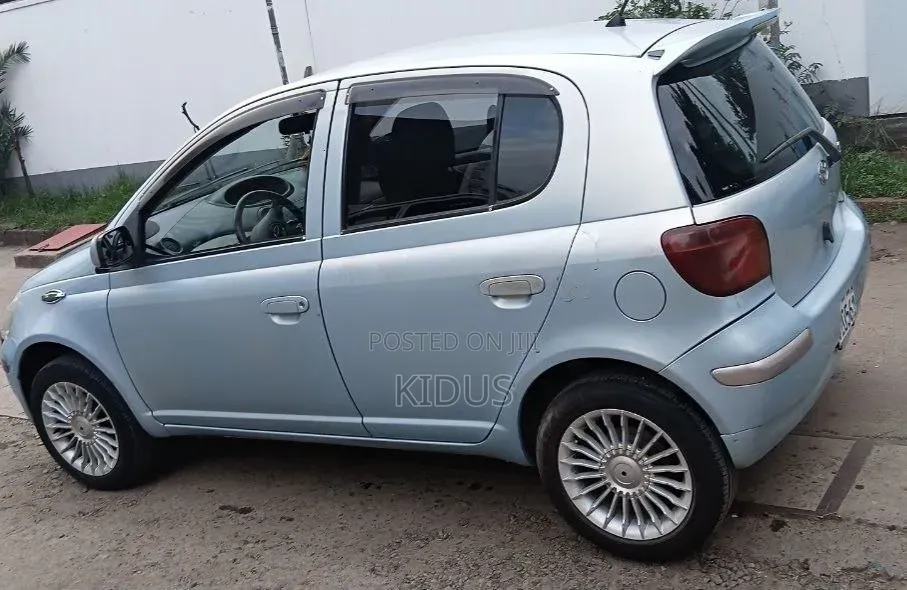 Toyota Vitz 2004 Blue