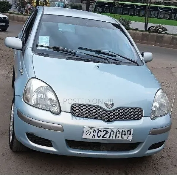 Toyota Vitz 2004 Blue