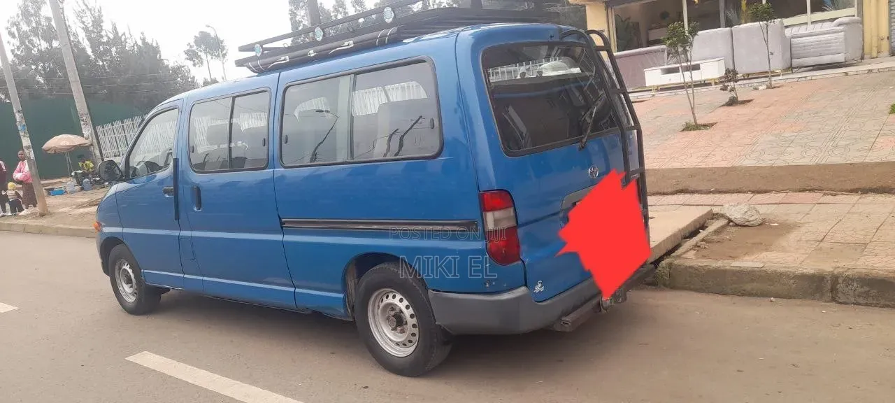 Toyota HiAce 1999 Blue