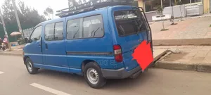 Toyota HiAce 1999 Blue
