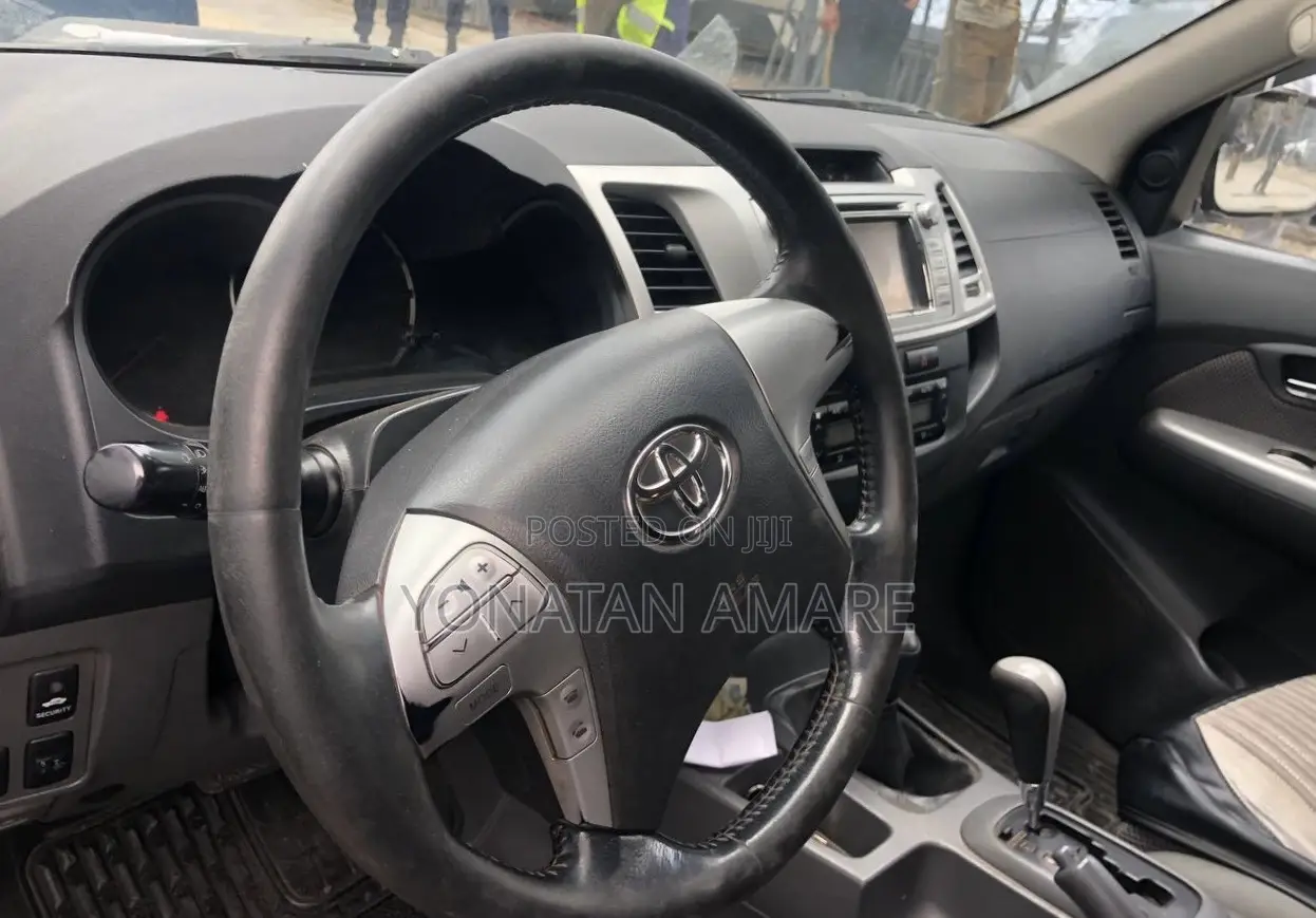 Toyota Hilux 2012 Gray