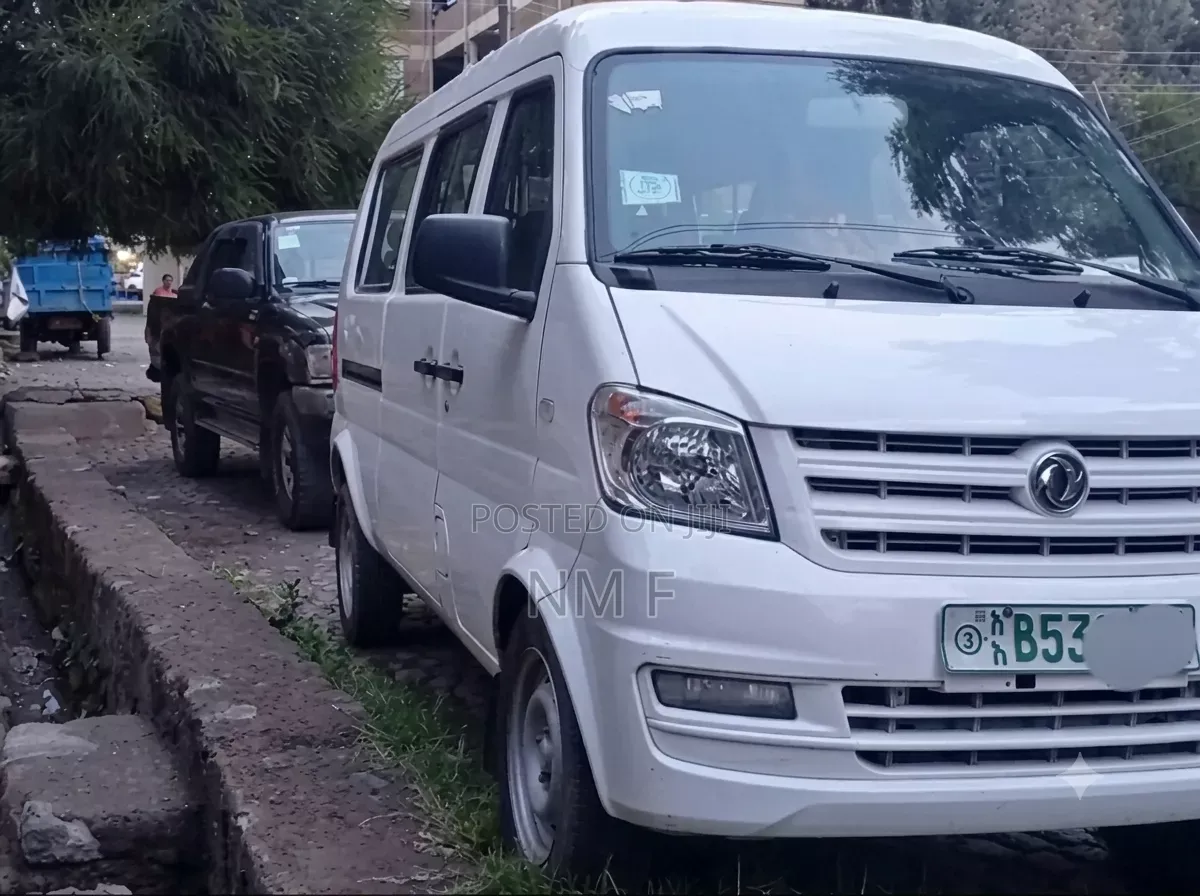 Bus 2022 White