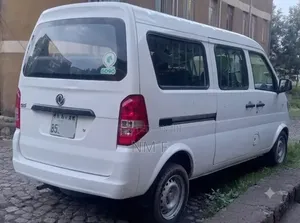 Bus 2022 White