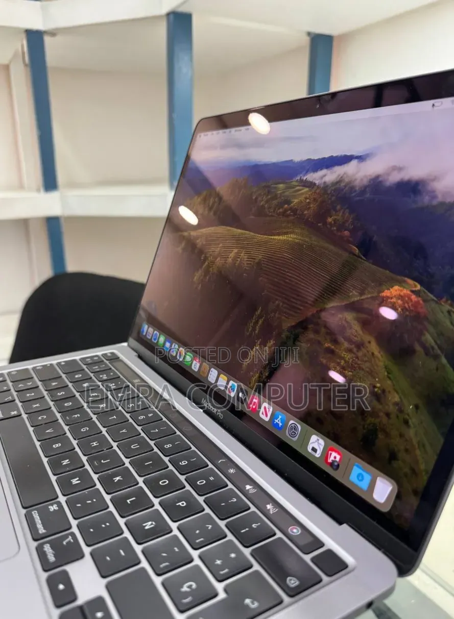 New Laptop Apple MacBook Pro 2021 M1 16GB Apple M1 Pro SSD 512GB