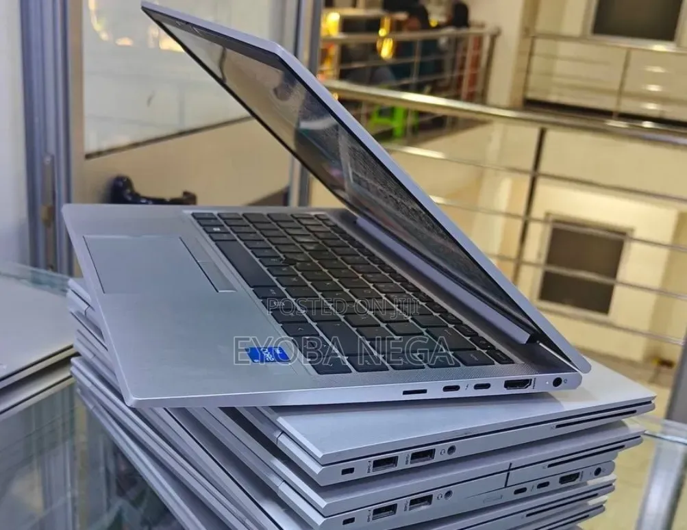 New Laptop HP EliteBook 830 G8 16GB Intel Core i5 SSD 512GB