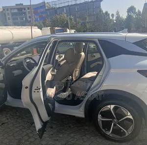 BYD E2 43 kWh 94 hp FWD 2025 Silver