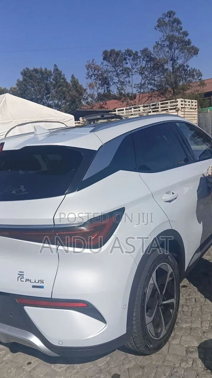 BYD E2 43 kWh 94 hp FWD 2025 Silver