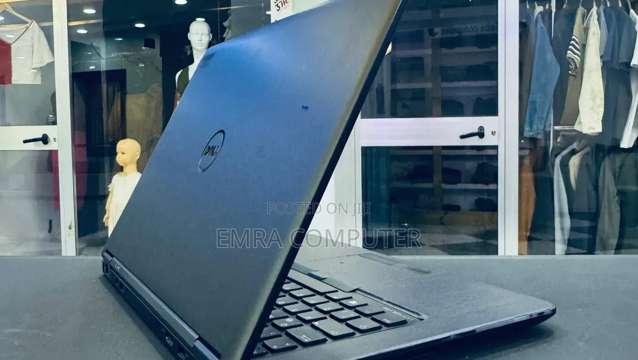 New Laptop Dell 8GB Intel Core i7 SSD 256GB