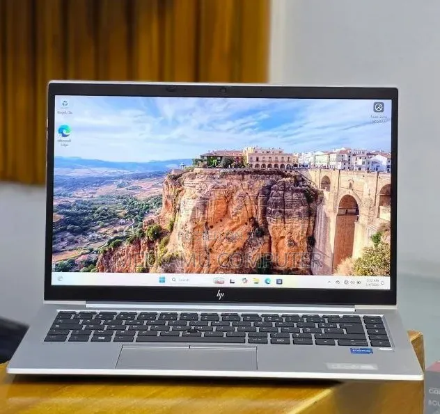 New Laptop HP EliteBook 840 G8 16GB Intel Core i5 SSD 512GB