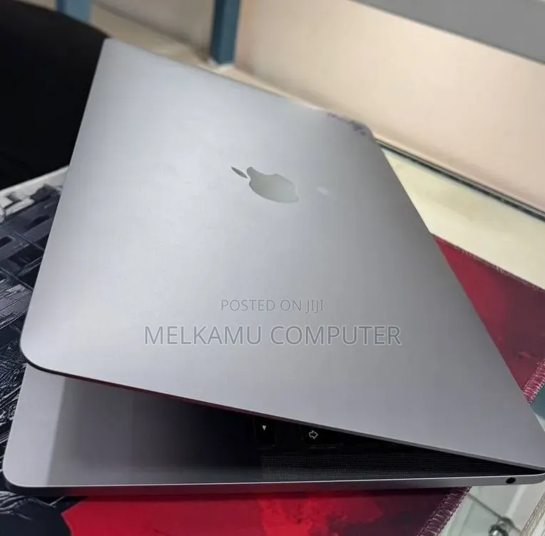 New Laptop Apple MacBook Pro 2020 M1 16GB Apple M1 SSD 512GB