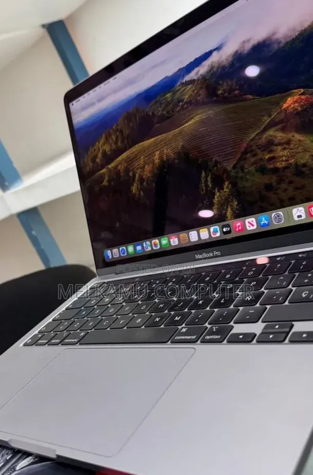 New Laptop Apple MacBook Pro 2020 M1 16GB Apple M1 SSD 512GB