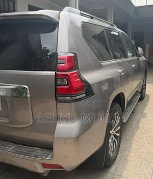 Toyota Land Cruiser 2022 Silver