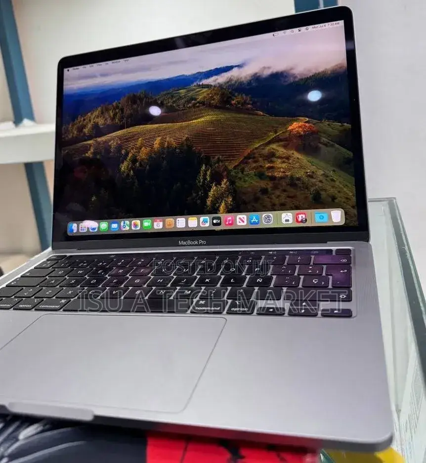 New Laptop Apple MacBook Pro 2021 M1 16GB Apple M1 Pro SSD 512GB