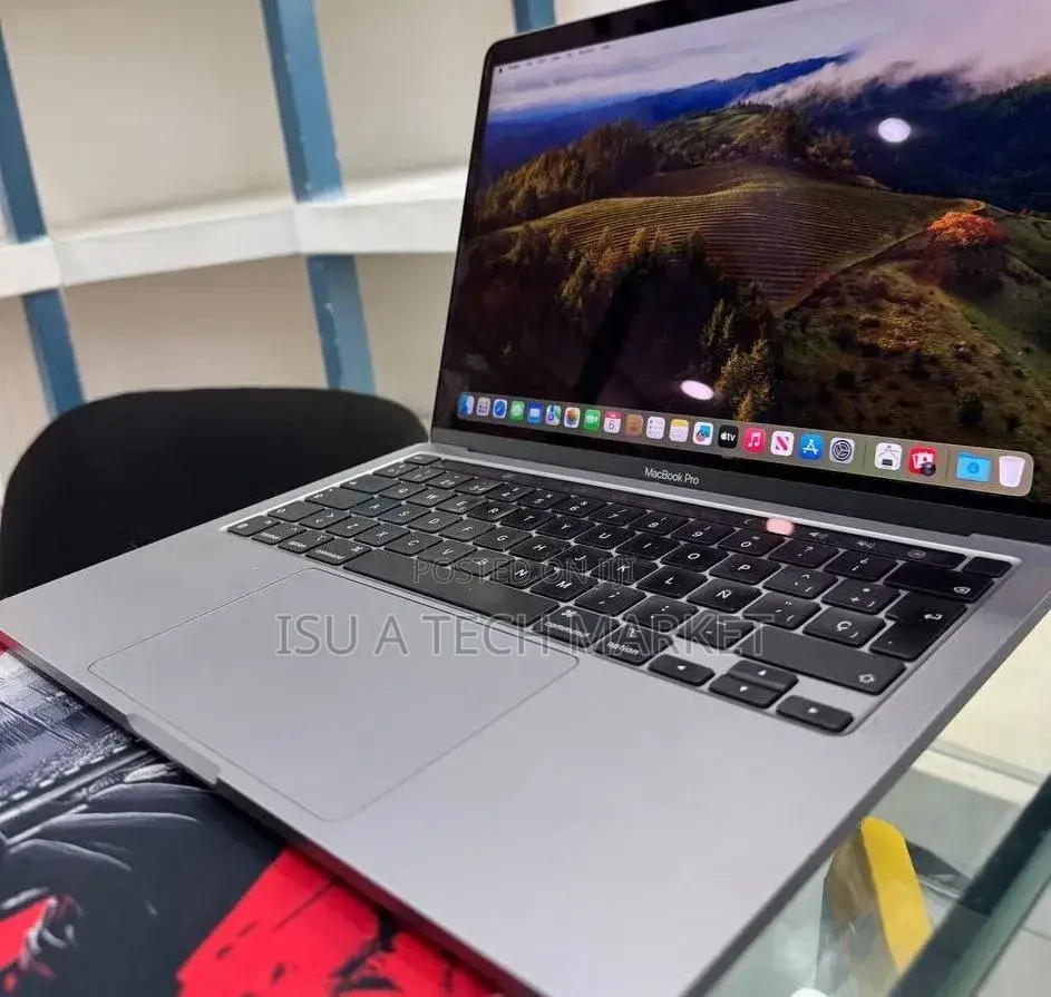 New Laptop Apple MacBook Pro 2021 M1 16GB Apple M1 Pro SSD 512GB