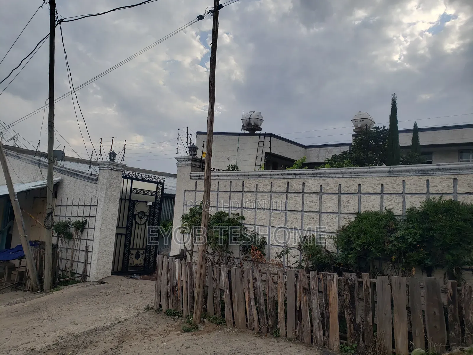 8bdrm House in ሸገር ሲቲ, Oromia-Finfinne for sale