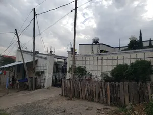 8bdrm House in ሸገር ሲቲ, Oromia-Finfinne for sale
