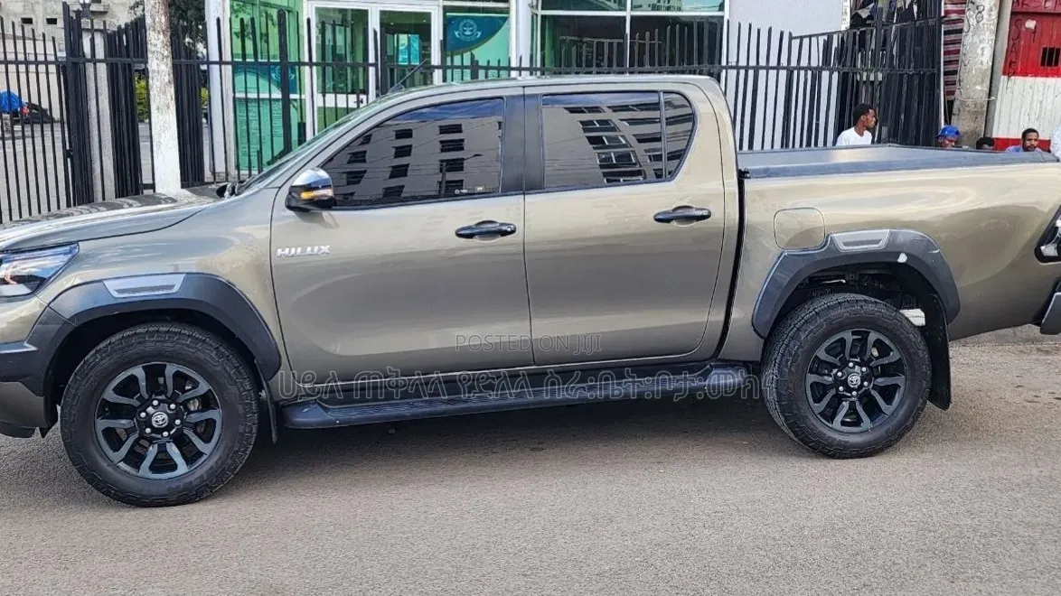 Toyota Hilux 2021 Gray
