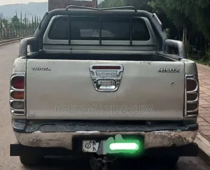 Toyota Hilux 2009 Gold