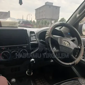 Toyota Hilux 2009 Gold