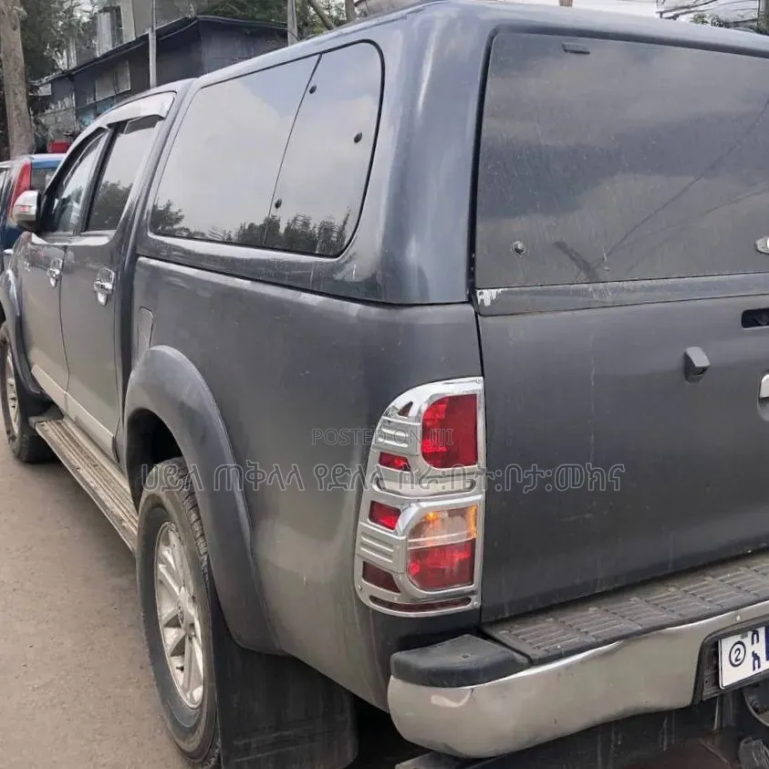 Toyota Hilux 2012 Blue