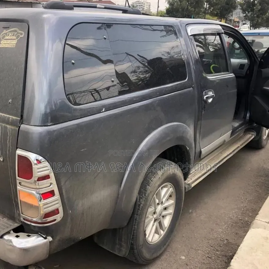 Toyota Hilux 2012 Blue
