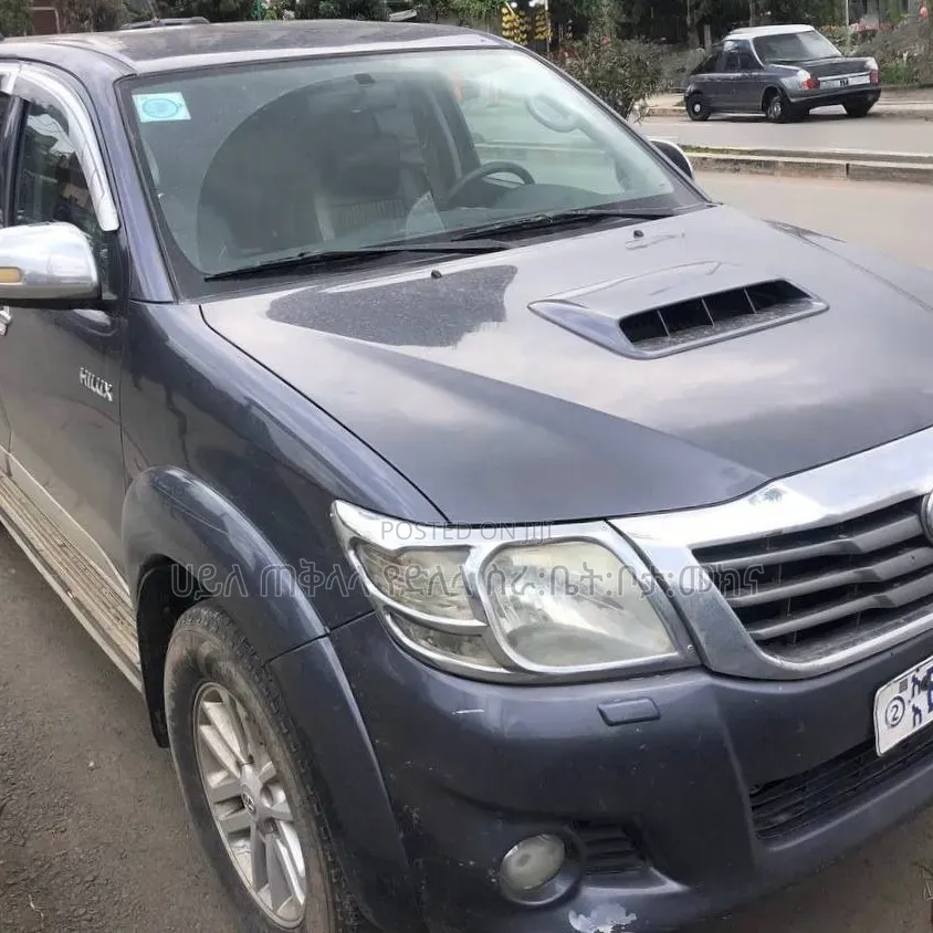 Toyota Hilux 2012 Blue