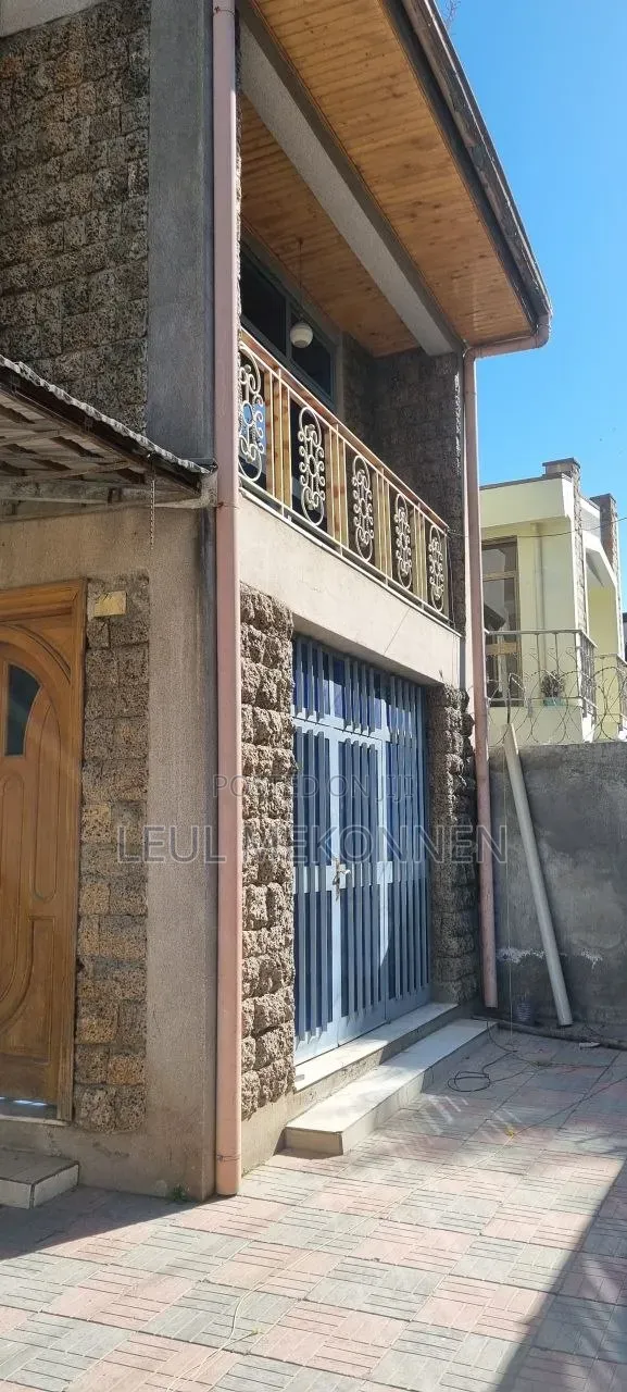 Furnished 6bdrm Townhouse/Terrace in Lebu, Nifas Silk-Lafto for sale