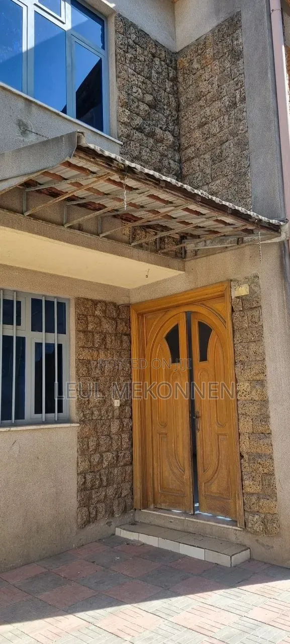 Furnished 6bdrm Townhouse/Terrace in Lebu, Nifas Silk-Lafto for sale