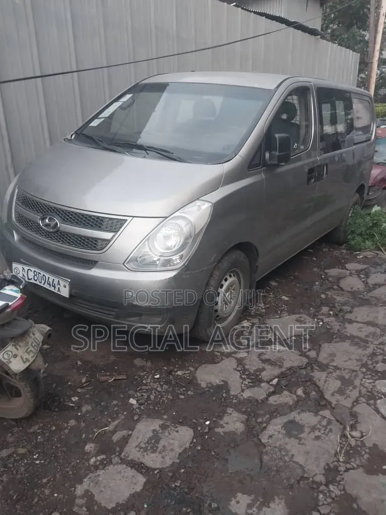 Hyundai H200 2011 Silver