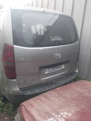 Hyundai H200 2011 Silver