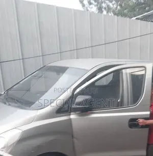 Hyundai H200 2011 Silver