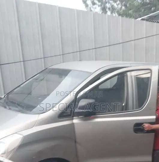 Hyundai H200 2011 Silver