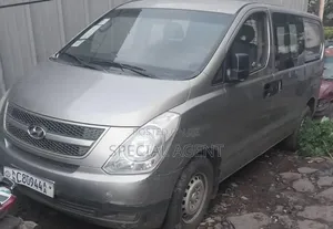 Hyundai H200 2011 Silver