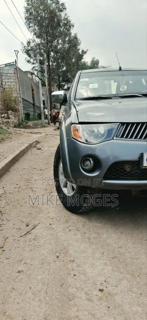 Mitsubishi L200 2007 Gray