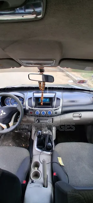 Mitsubishi L200 2007 Gray